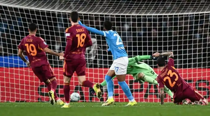 Donyell Malen’s Napoli Dream Derailed: The Collapsed Deal That Handed Roma a Striker