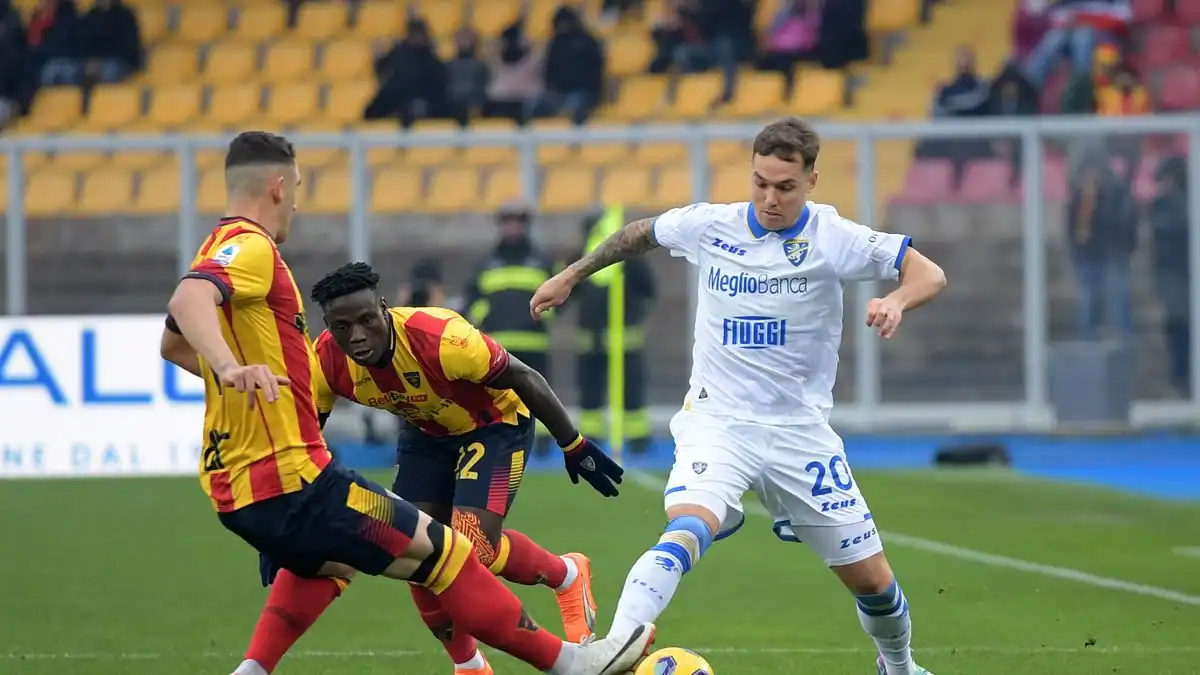 Frosinone 5-1 Lecce: Canarini Soar to Sixth in Historic Serie A Start