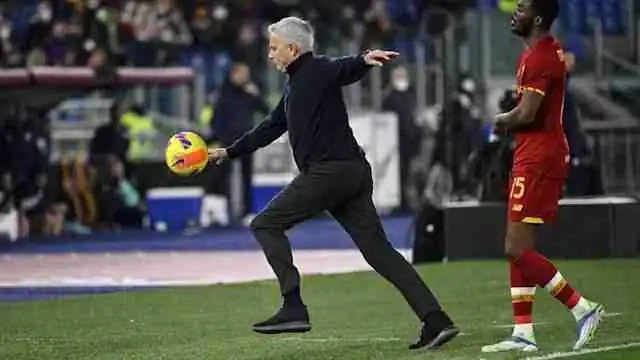 Mancini Taunts Allegri After Napoli Coach Sent Off vs Roma Video: Touchline Spat Overshadows Six-Goal Thriller