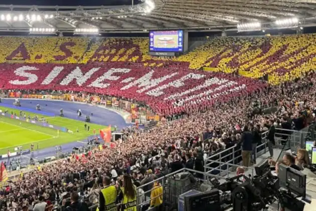 Roma Tifo with Tribute to Mourinho Steals the Show on Champions League Return