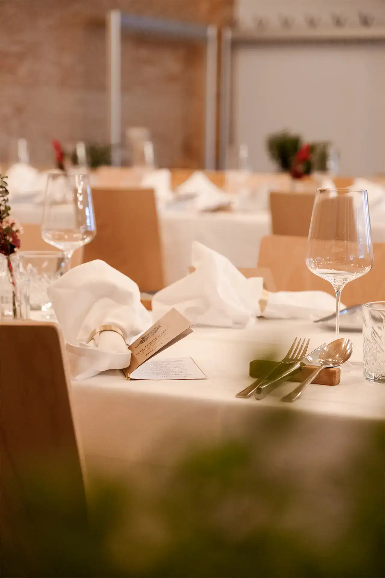 Festlich gedeckte Tische für einen Anlass im GnussBistro Münsingen