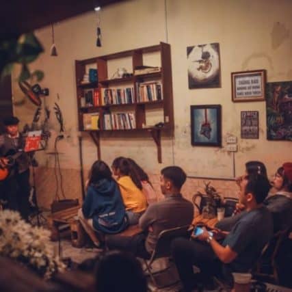 thầy trò trung tâm guitara biểu diễn tại Long biên