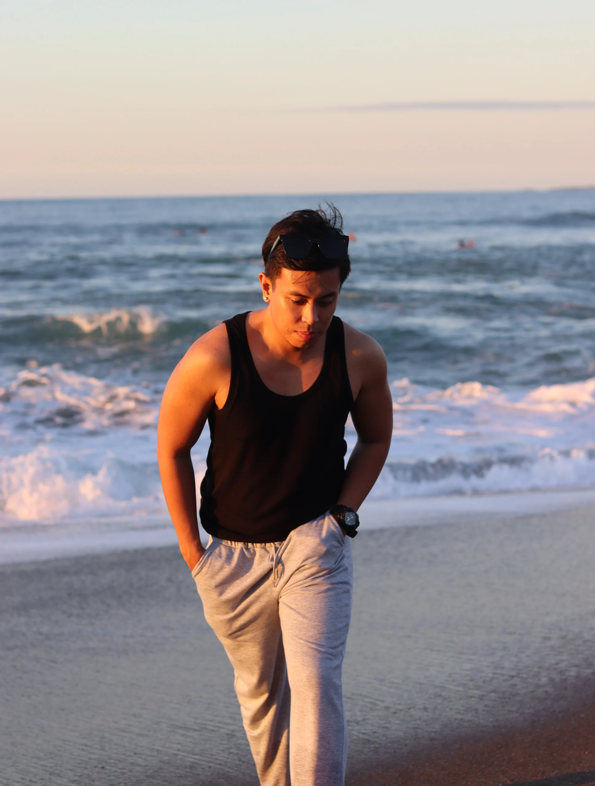 joshua-goes-random-posing-on-la-union-beach