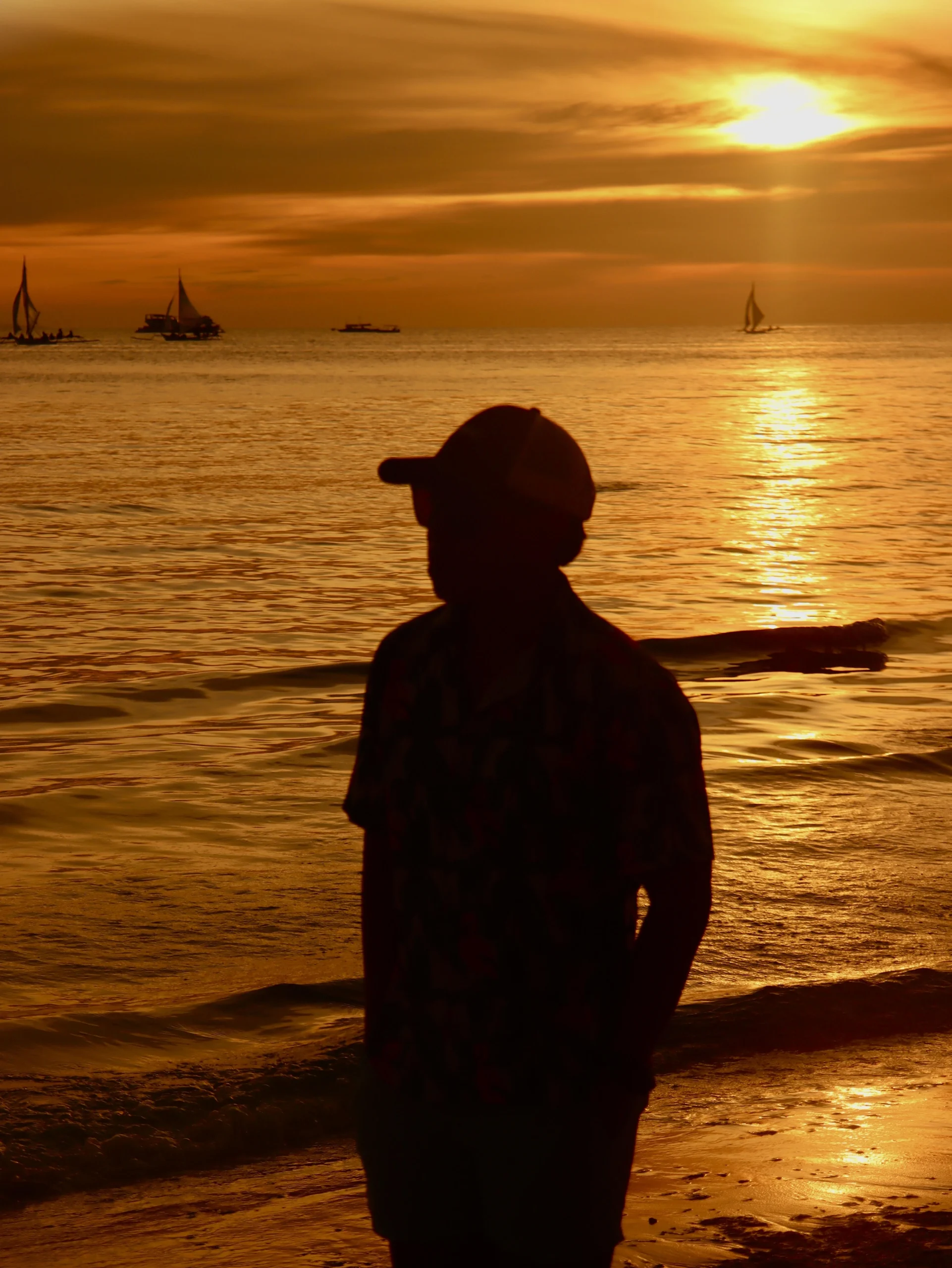joshua-goes-random-sunset-pose-in-boracay