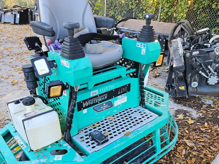 Buy a Used 2023 LD6SL 6′ RIDING TROWEL - KC Bobcat