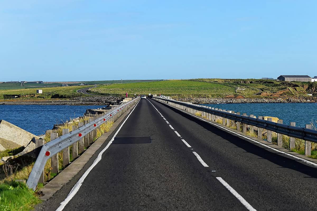 causeway-1008681_1280