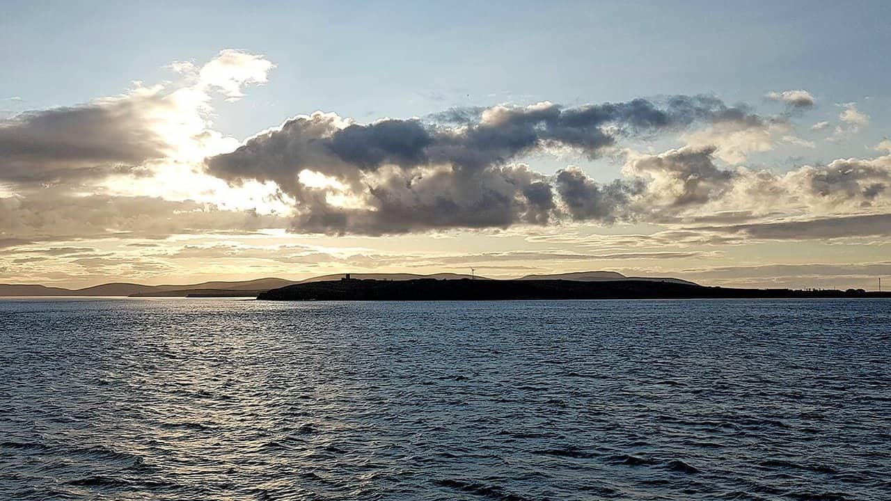 approaching-orkney-by-sea-scotland
