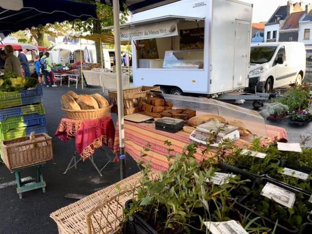 Retrouvez mon pain au marché sur l’eau à Amiens, place Parmentier le samedi matin de 08h00 à 12h30! (suivant les quantités disponibles :p)  #artisanbakery #artisanbaker #instabread #instabaker #bread #breadporn #dough #sourdough #sourdoughbread #microbakery #liomer #painaulevain #microbakery #marchesurleau #amiens #cuissonfeudebois