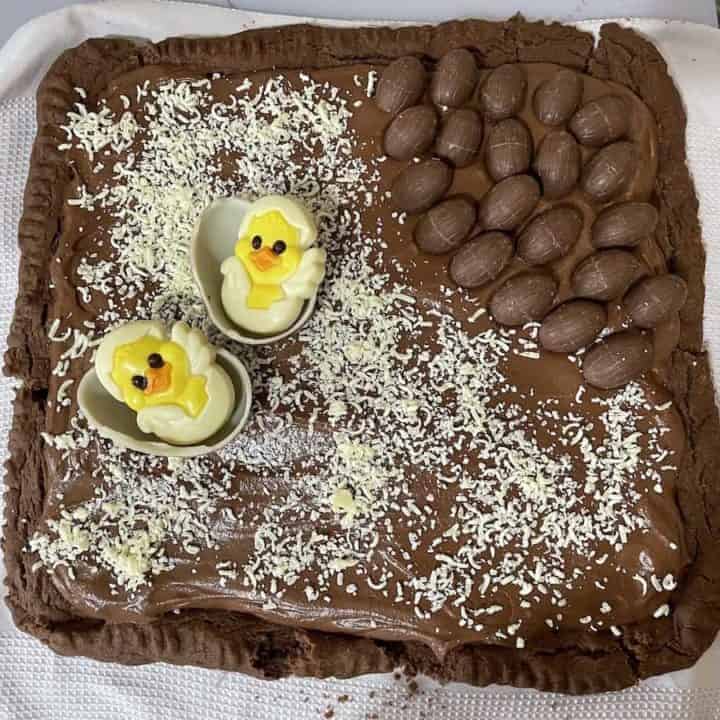 Chocolate mazurek with eggs and chicks.