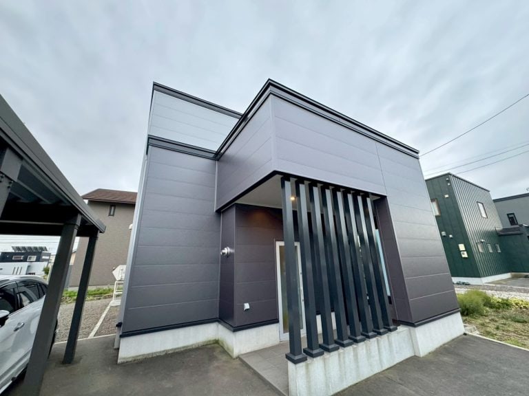 金属サイディング上貼り、屋根塗装、1・2階トイレ工事no.18098