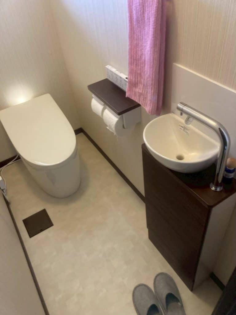 浴室改修、トイレ交換、UT・トイレ内装、給水管配管交換、網戸交換、外部電源工事no.18561