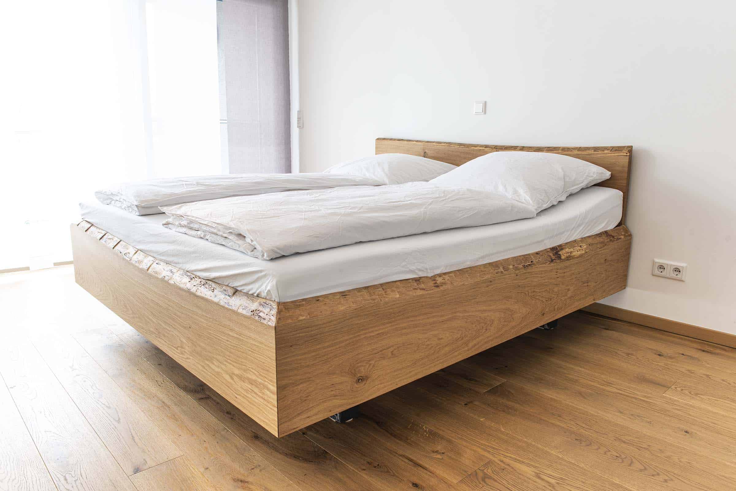 Modernes Bett vom Schreiner