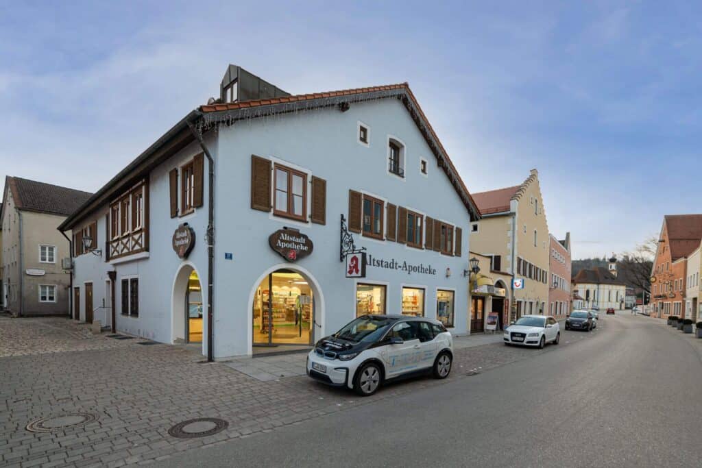 Altstadt-Apotheke in Beilngries – Außenansicht in der Hauptstraße