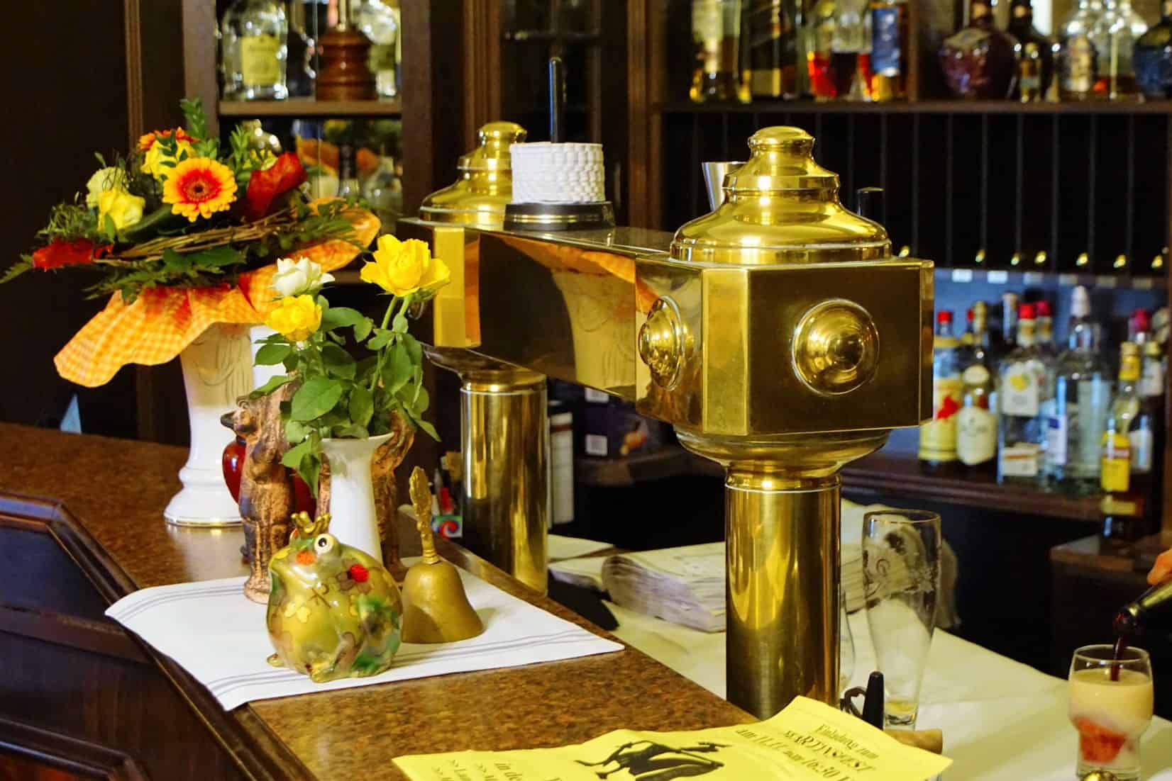 Bluhms Hotel Bar