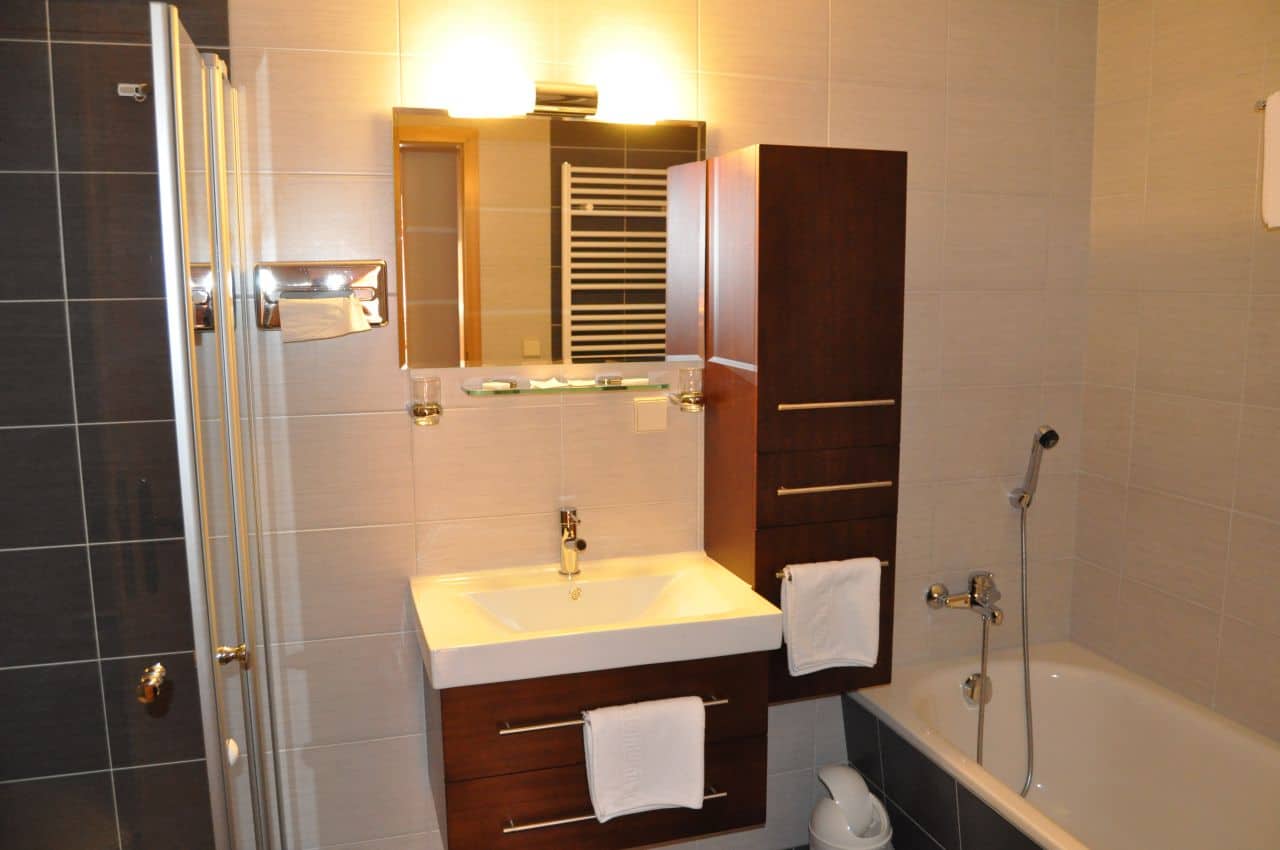 Drei Brüder Höhe Badezimmer
