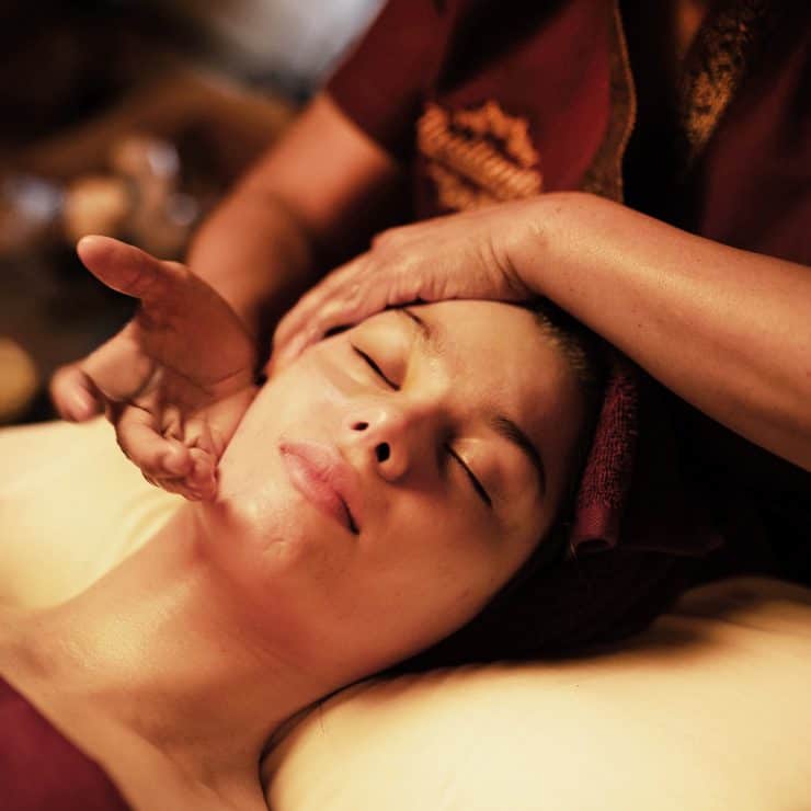 Masaż uszu i głowy