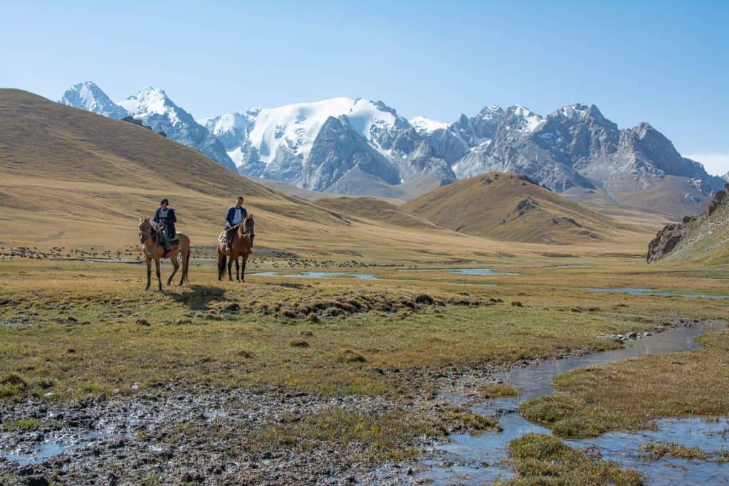 kel_suu_lake_horse_trek