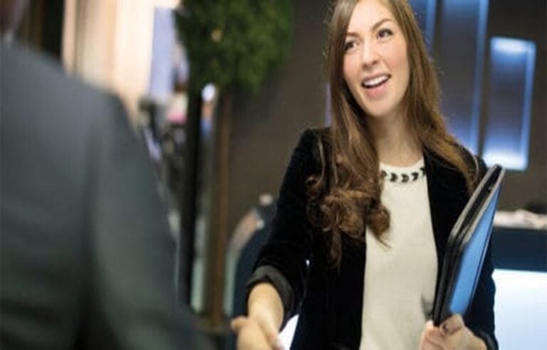 stall and market salesperson salary in UAE