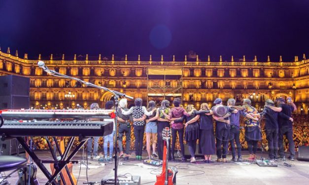 ARIEL ROT, KIKO VENENO Y SUS INVITADOS ESTROGENUINAS, MAYALDE Y TOMASITO LLEVAN AL DELIRIO AL PUBLICO ASISTENTE A SU CONCIERTO EN LA PLAZA MAYOR DE SALAMANCA