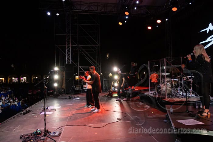 “Energía y emoción: Marta Santos brilla en la Plaza Mayor”