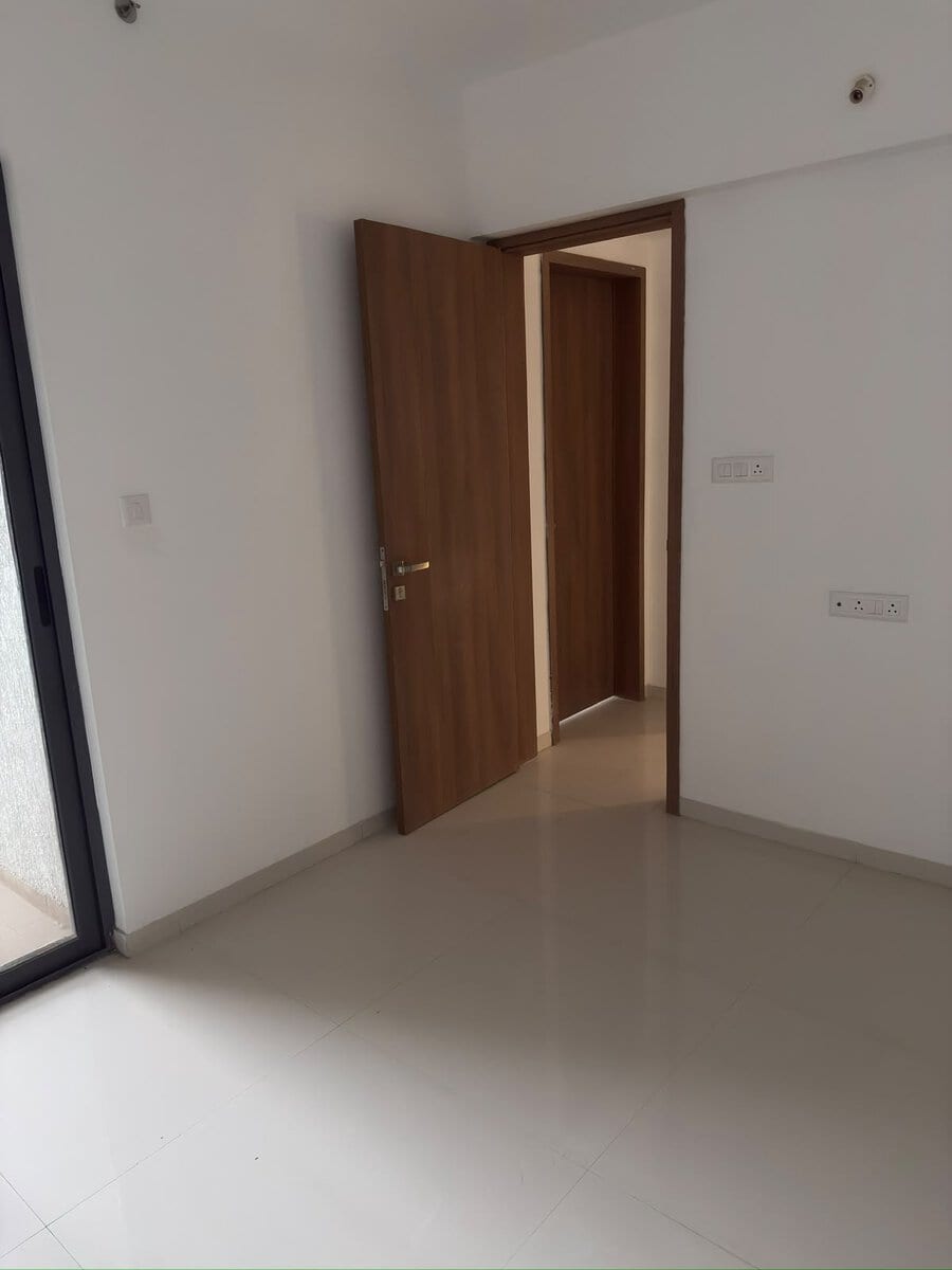 Second bedroom of semi-furnished 2 BHK rental flat at Majestique Signature Balewadi near Baner Pune
