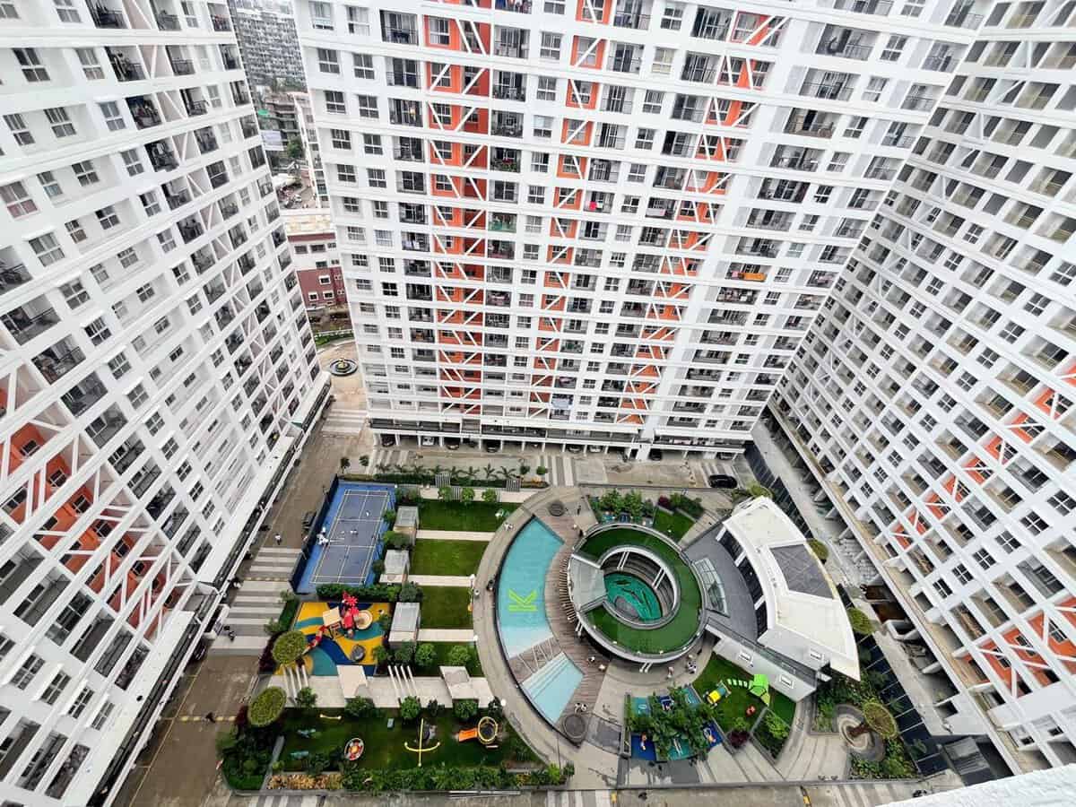 K-Shire Punawale society aerial view with infinity pool, tennis court and kids play area, 4 BHK for rent