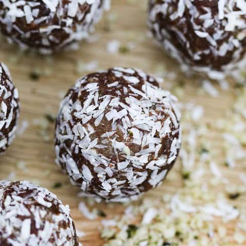 Raw hemp seed & cacao energy balls - superfood deliciousness - gluten-free, vegan