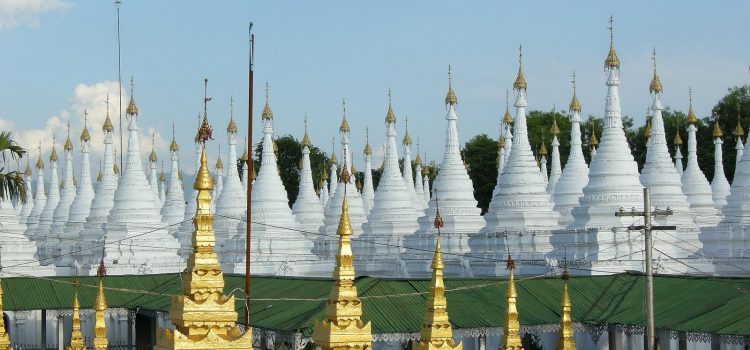 Tripitaka temple complex in Mandalay On the move to Mandalay