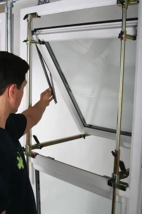 changing window hinges