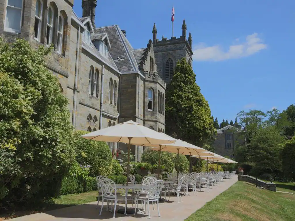outside seating at ashdown park 