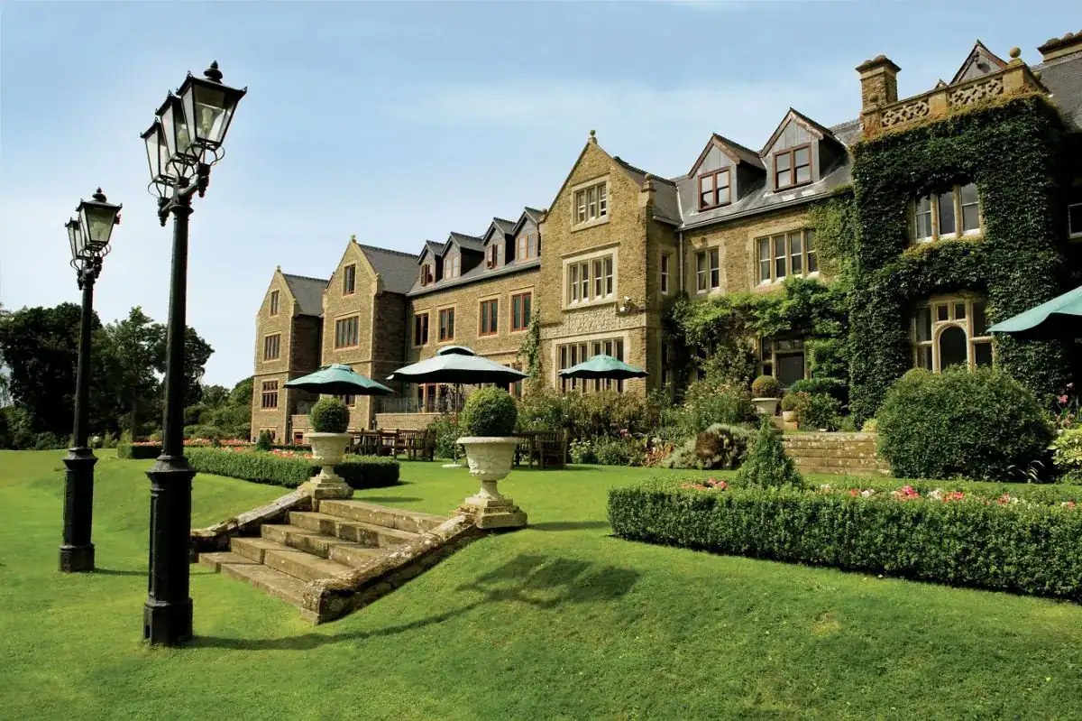South Lodge Hotel