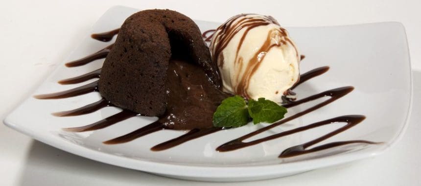 Petit Gateau de Chocolate