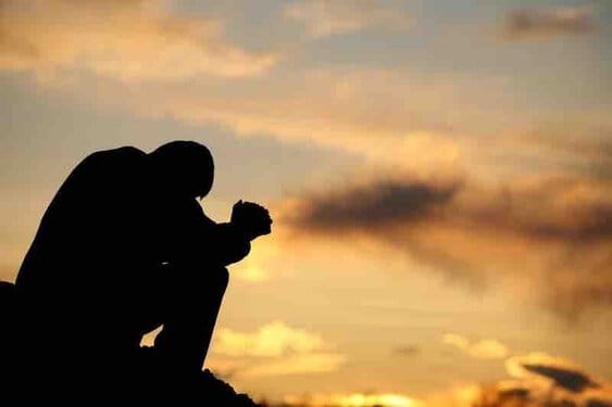 Carta para Deus: Não me deixe cair perante meus inimigos