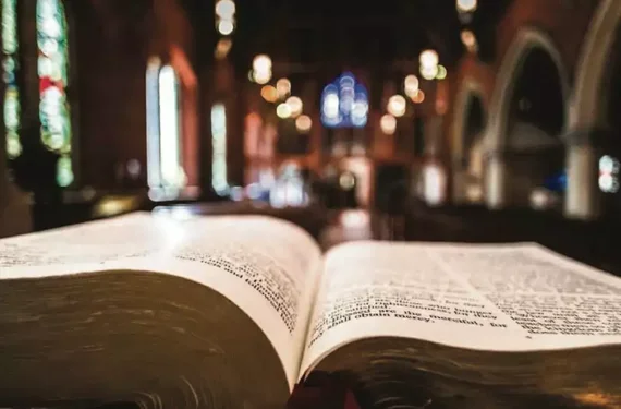 Bíblia Sagrada: A importância de se aprofundar na palavra de Deus