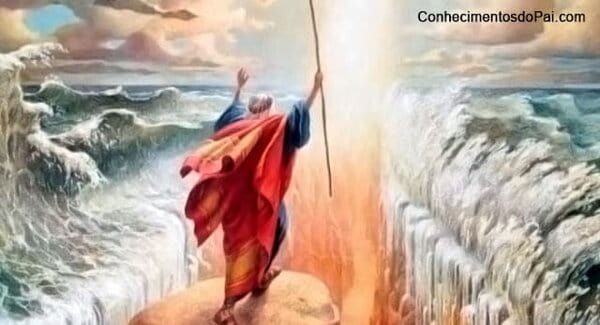 Deus Abre Caminhos no Meio do Mar Para Você Passar