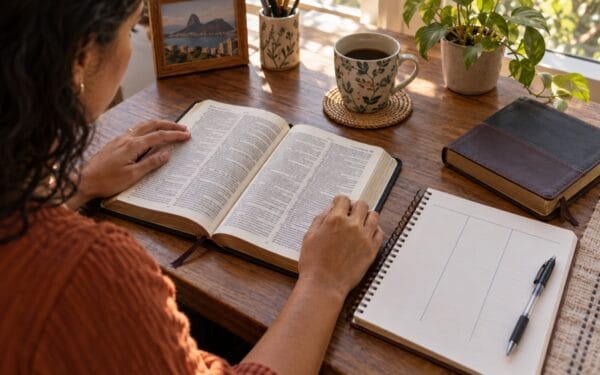 Como estudar a palavra de Deus: guia completo para iniciantes