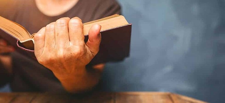Por Que Devemos Estudar a Bíblia?