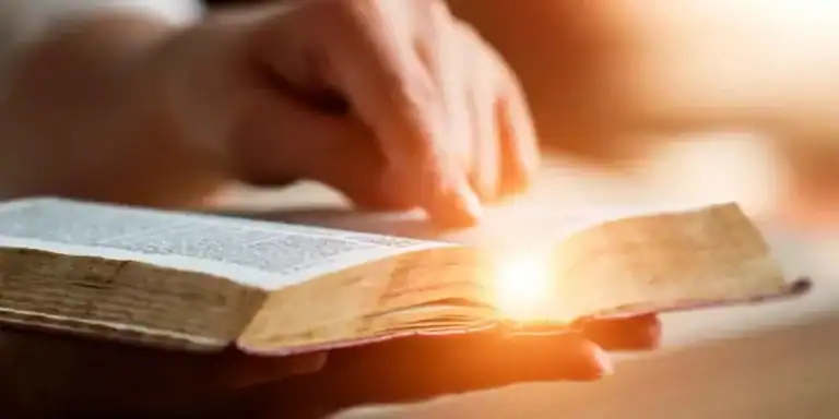 Saiba como colocar as intenções do seu coração nas mãos de Deus 7 motivos para ler a bíblia diariamente