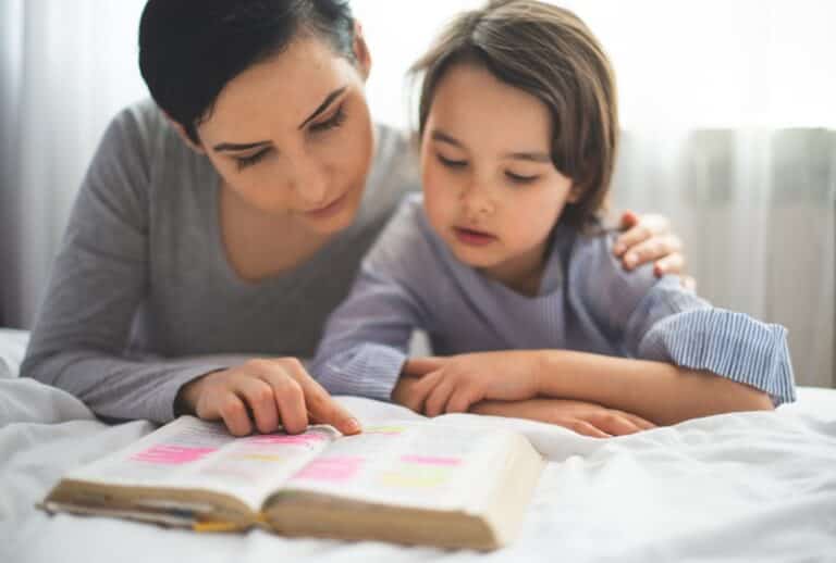 Amor de Deus para crianças: 10 versículos e atividades